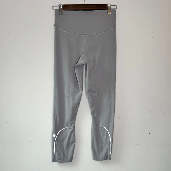 Lululemon Base Pace High-Rise Reflective Crop 23" Gull Grey Size 6 - Picture 10 of 16